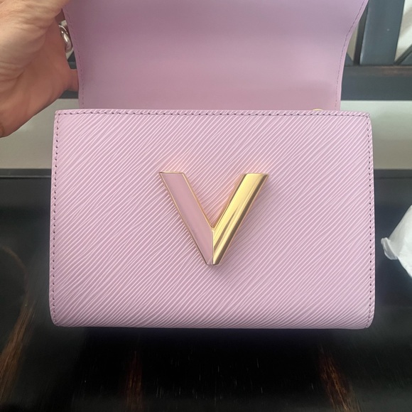 BRAND NEW! Louis Vuitton Twist PM Pink - Picture 9 of 13